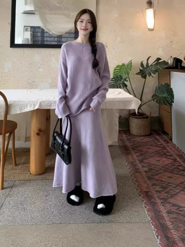 Ženski dvodjelni komplet za jesen i zimu: pleteni džemper i suknja, ljubičaste boje, elegantan stil
