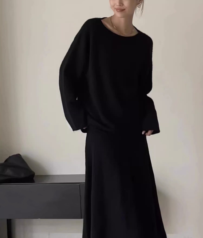 Ženski dvodjelni komplet za jesen i zimu: pleteni džemper i suknja, ljubičaste boje, elegantan stil