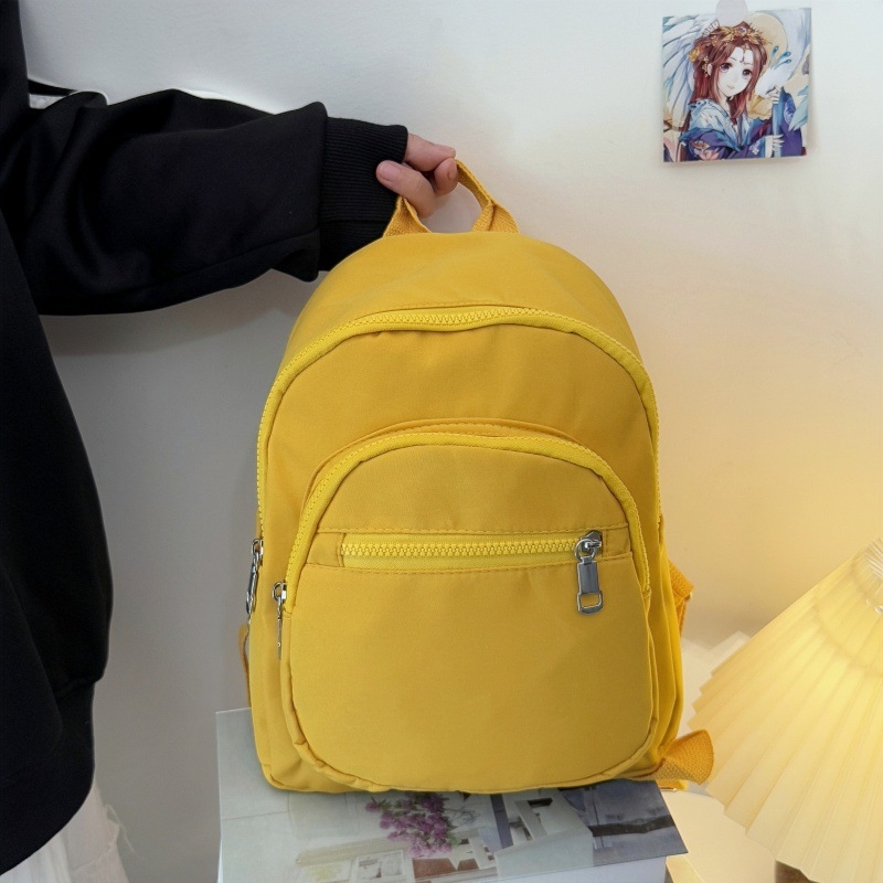 Nova mini ranac s velikim kapacitetom i više džepova, lagan i praktičan za opuštena putovanja i svakodnevnu uporabu