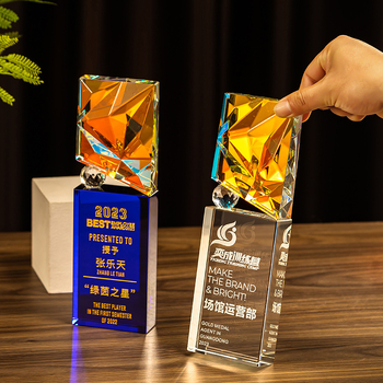 Kristalni trofej s petokrakom zvijezdom, vrhunski novi model, dizajn i proizvodnja prigodne medalje s kolornim otiskom.