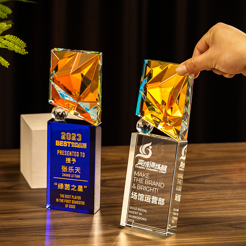 Kristalni trofej s petokrakom zvijezdom, vrhunski novi model, dizajn i proizvodnja prigodne medalje s kolornim otiskom.