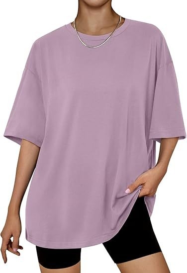 Ženski oversize T-shirt s kratkim rukavima, okruglim izrezom, jednobojni, ljetni svakodnevni osnovni komad.