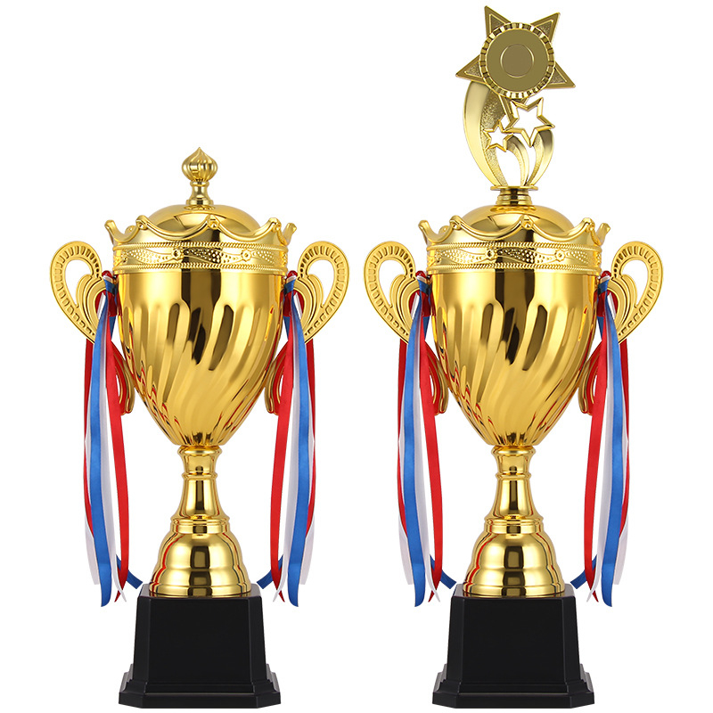 Metalni trofej s krunom za velike sportske događaje, košarku i nogomet, s poklopcem i dekorativnom pločom