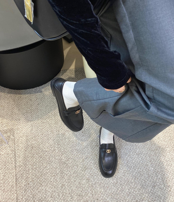 Crne ženske kožne loaferice u britskom stilu, retro s okruglom nosom, slip-on, ravna potplata