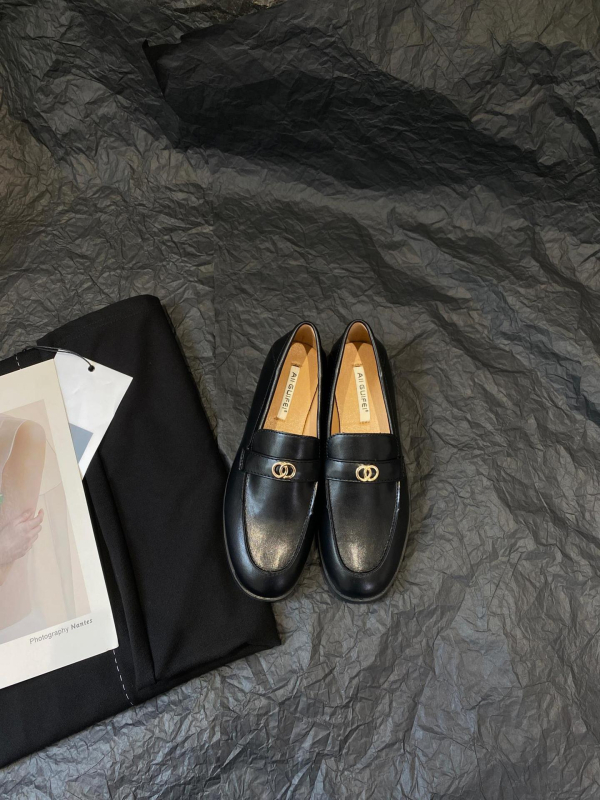 Crne ženske kožne loaferice u britskom stilu, retro s okruglom nosom, slip-on, ravna potplata