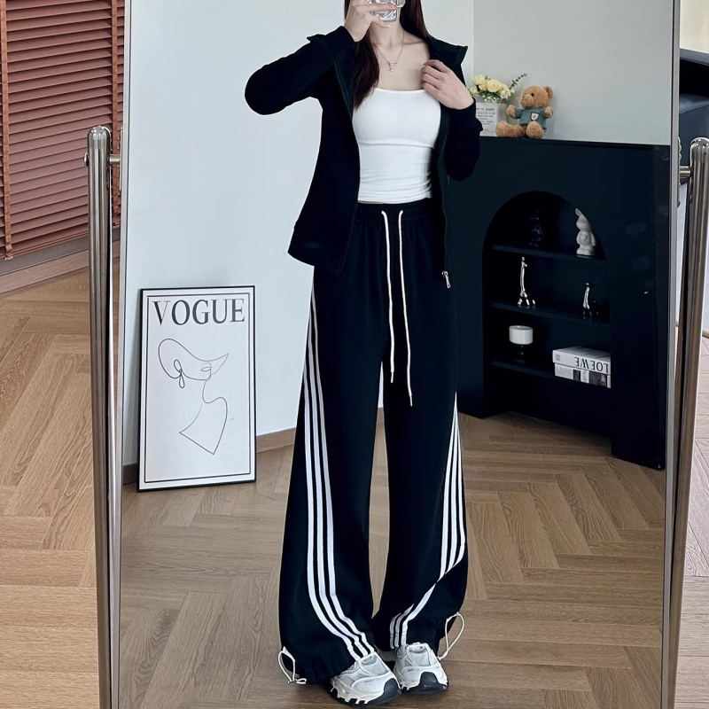 Ugodne, svestrane sportske hlače s visokim strukom, jogger kroj, američki stil, tri pruge, široke nogavice, za žene