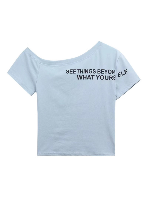 Ženski kratki T‑shirt s američkim slovnim printom, nagnutim ovratnikom i otvorenim ramenima, uski kroj, ljeto 2025.