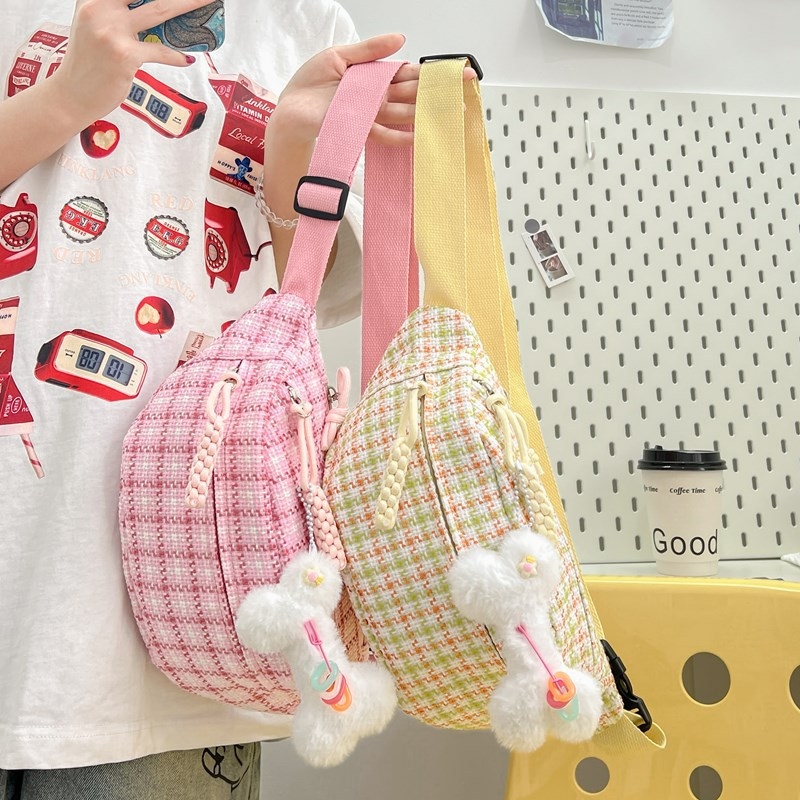 Ženska lagana minimalistička crossbody torbica, pogodna za svakodnevno nošenje