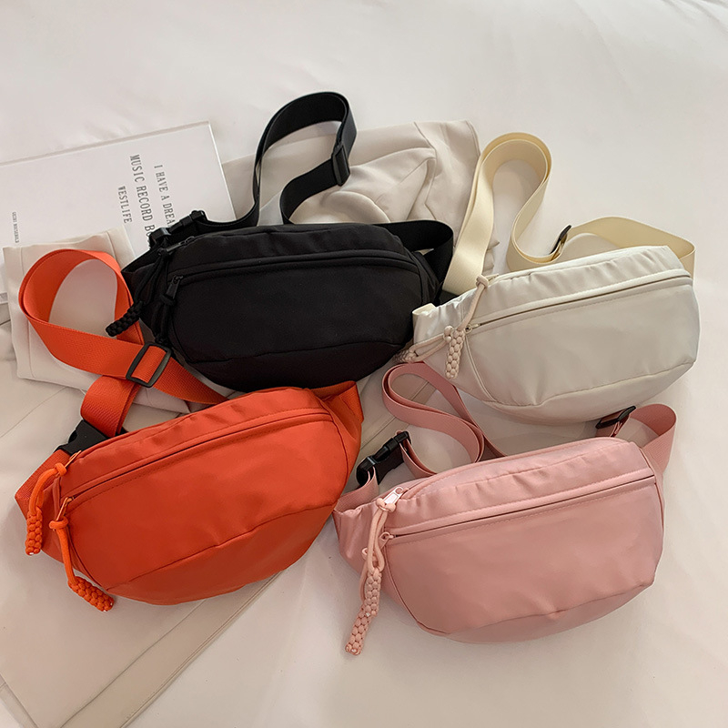 Ženska torbica u korejskom stilu, jednobojna, minimalistička, sportsko-svakodnevna, mala crossbody torbica