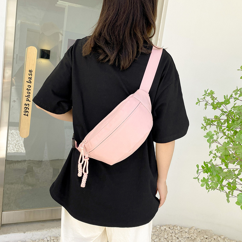 Ženska torbica u korejskom stilu, jednobojna, minimalistička, sportsko-svakodnevna, mala crossbody torbica