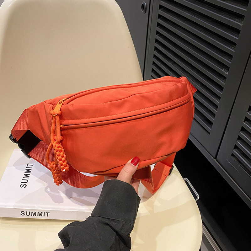Ženska torbica u korejskom stilu, jednobojna, minimalistička, sportsko-svakodnevna, mala crossbody torbica