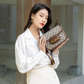 Geantă din piele naturală pentru femei, model 1955, mică, tip saddle crossbody, cu bretea pentru umăr, la modă și versatilă pentru purtare zilnică
