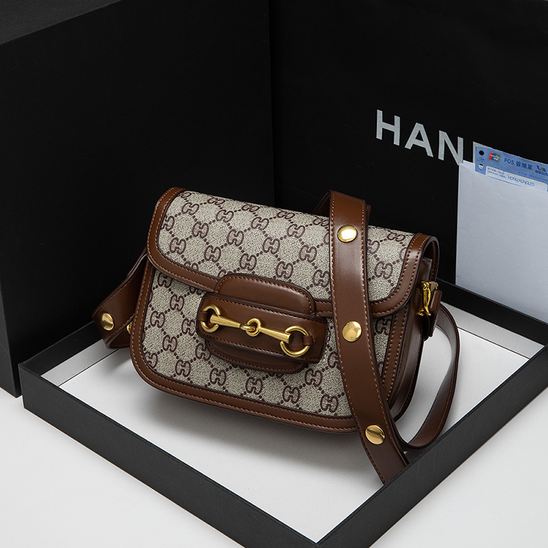 Geantă din piele naturală pentru femei, model 1955, mică, tip saddle crossbody, cu bretea pentru umăr, la modă și versatilă pentru purtare zilnică