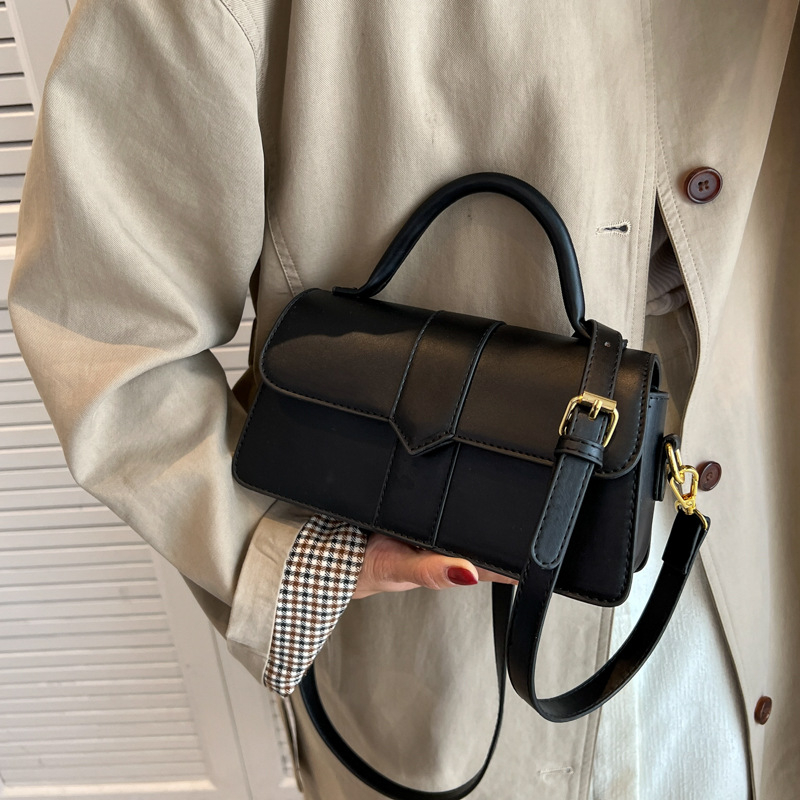 Ženska crossbody torba kvadratnog oblika, modernog stila, visoka kvaliteta materijala, model 2025