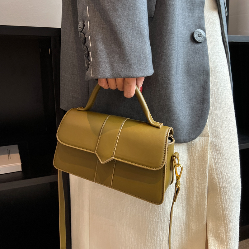 Ženska crossbody torba kvadratnog oblika, modernog stila, visoka kvaliteta materijala, model 2025