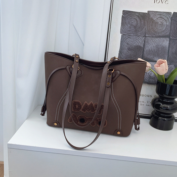 Ženska tote torba velike kapacitete s retro monogramom s literama, elegantna i svestrana za nošenje preko ramena ili crossbody