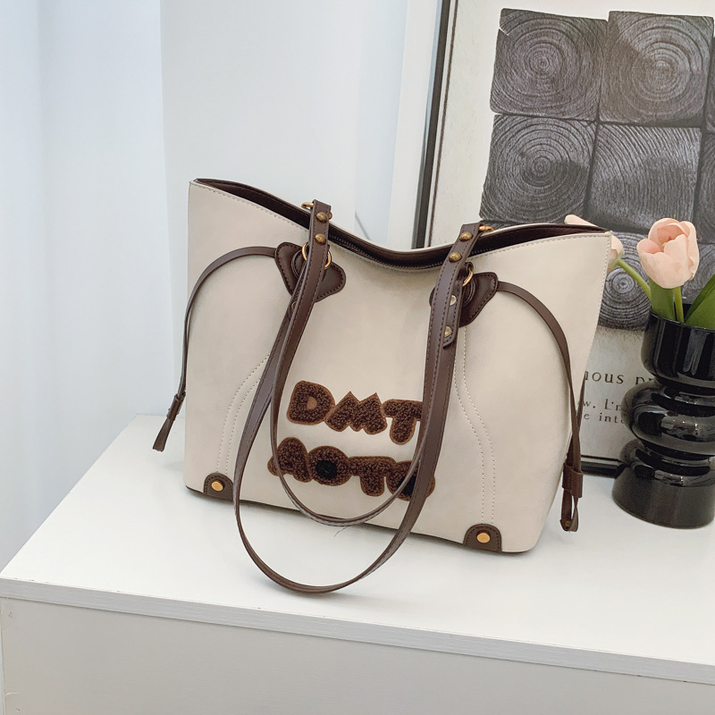 Ženska tote torba velike kapacitete s retro monogramom s literama, elegantna i svestrana za nošenje preko ramena ili crossbody