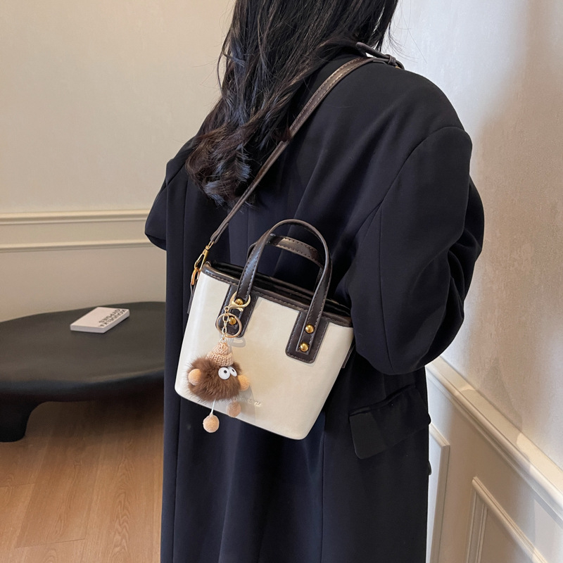 Ženska torba od PU kože, mali kvadratni oblik, preko ramena i križno nošenje, gradski stil, kompaktna bucket torba sa zatvaračem, podstava poliester, svakodnevna uporaba