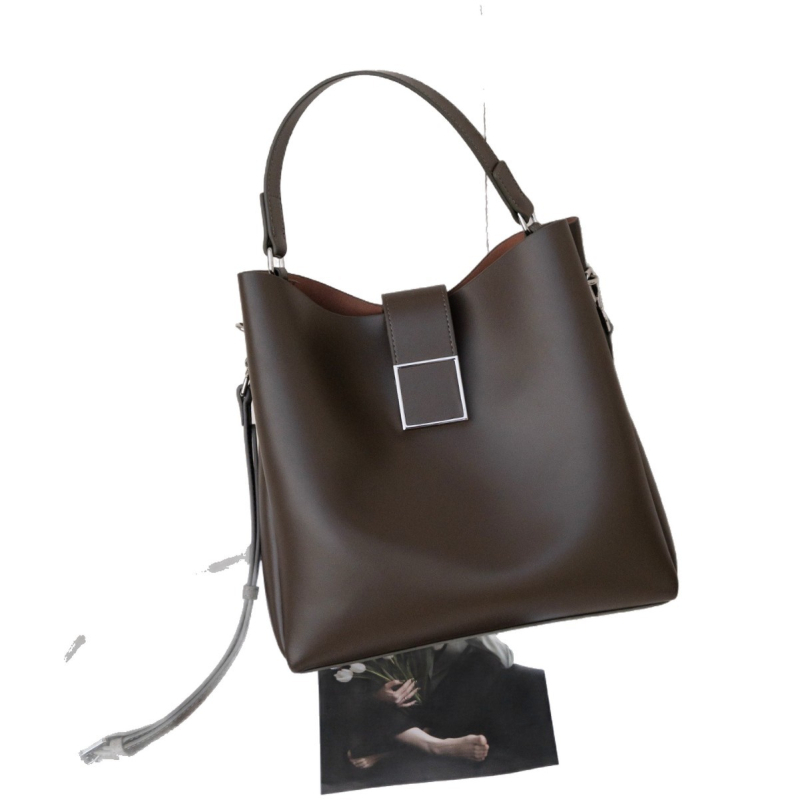 Ženska torbica od prave kože, srednje veličine, horizontalni kvadratni oblik, crossbody torbica s jednim remenom, bucket bag stil