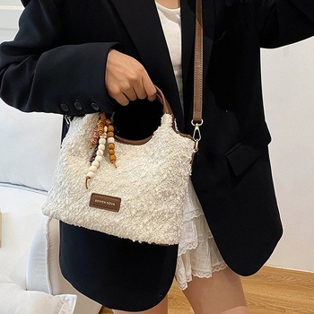 Ženska torba od pliša od jehnje dlake, stilna jesensko–zimska crossbody torba, mekana i svestrana
