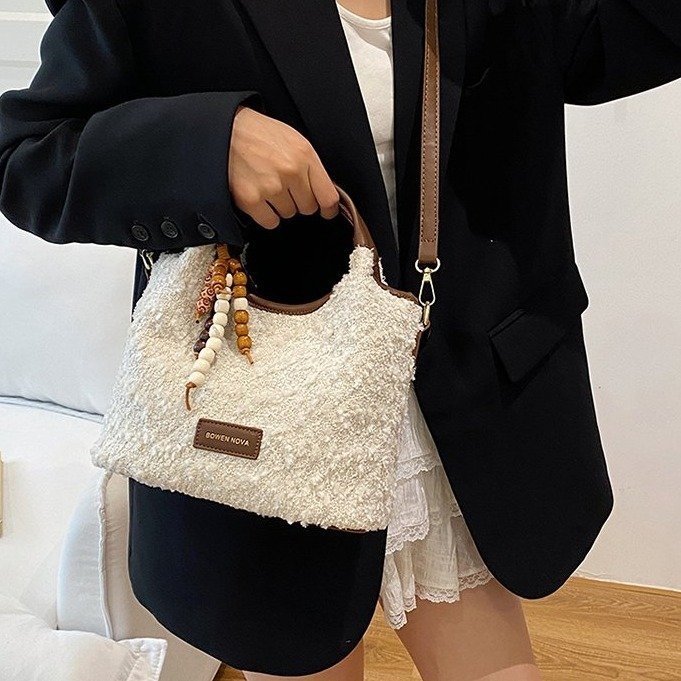 Ženska torba od pliša od jehnje dlake, stilna jesensko–zimska crossbody torba, mekana i svestrana
