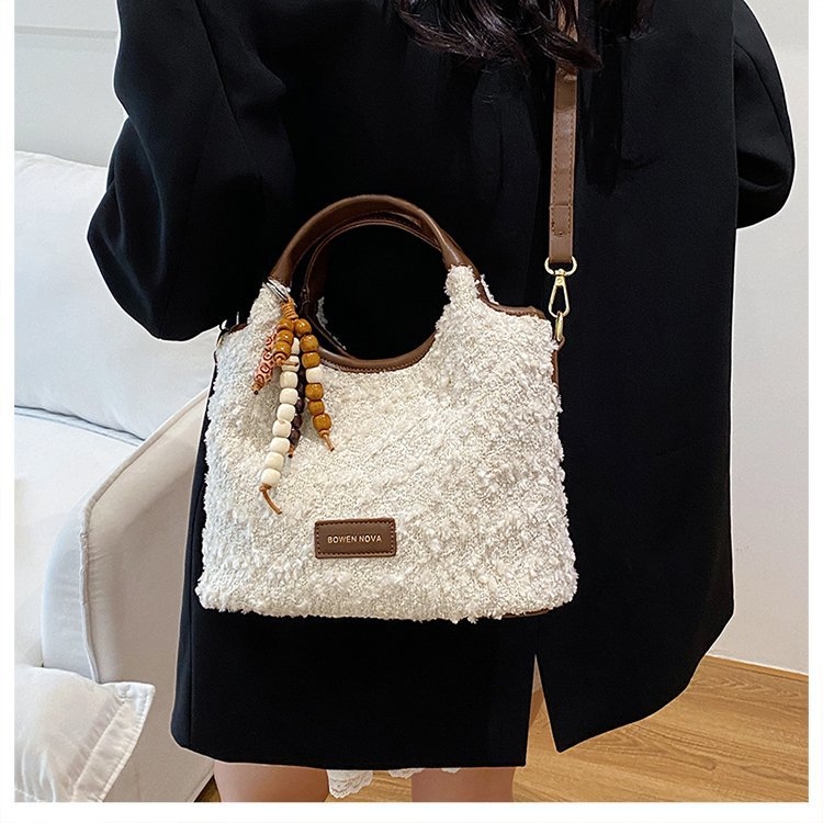 Ženska torba od pliša od jehnje dlake, stilna jesensko–zimska crossbody torba, mekana i svestrana