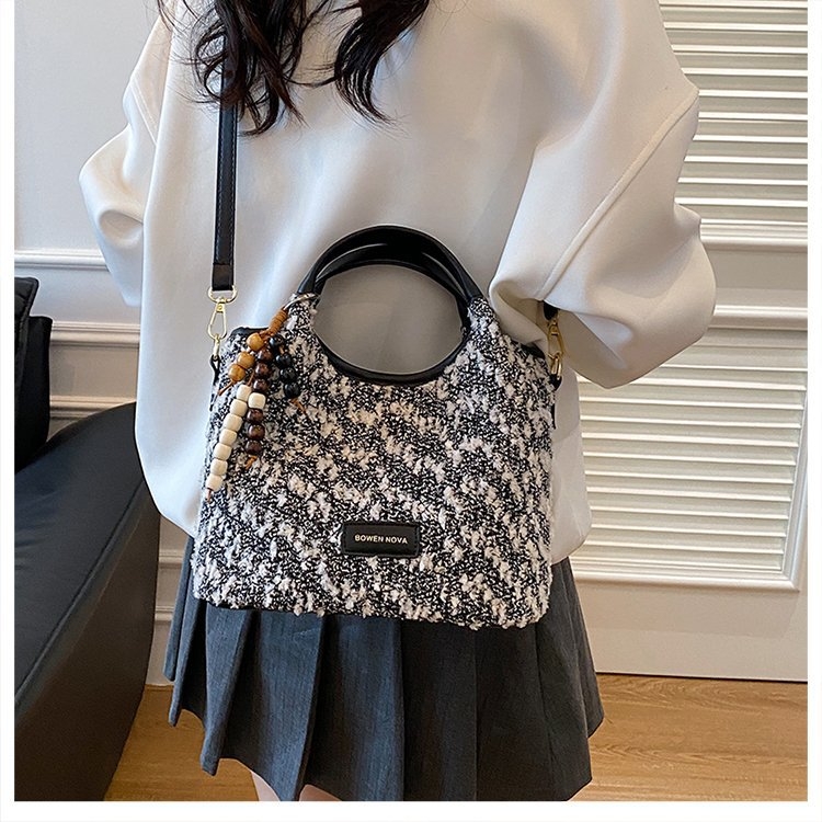 Ženska torba od pliša od jehnje dlake, stilna jesensko–zimska crossbody torba, mekana i svestrana