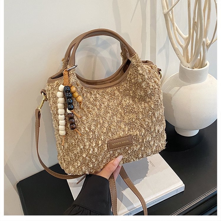 Ženska torba od pliša od jehnje dlake, stilna jesensko–zimska crossbody torba, mekana i svestrana