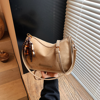 Ženska torba za jesen u retro stilu od mat semiša, crossbody, casual i stilna