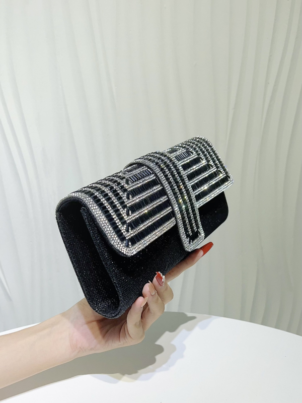 Ženska večernja torbica sa štrasom, s remenom za rame i clutch za banket