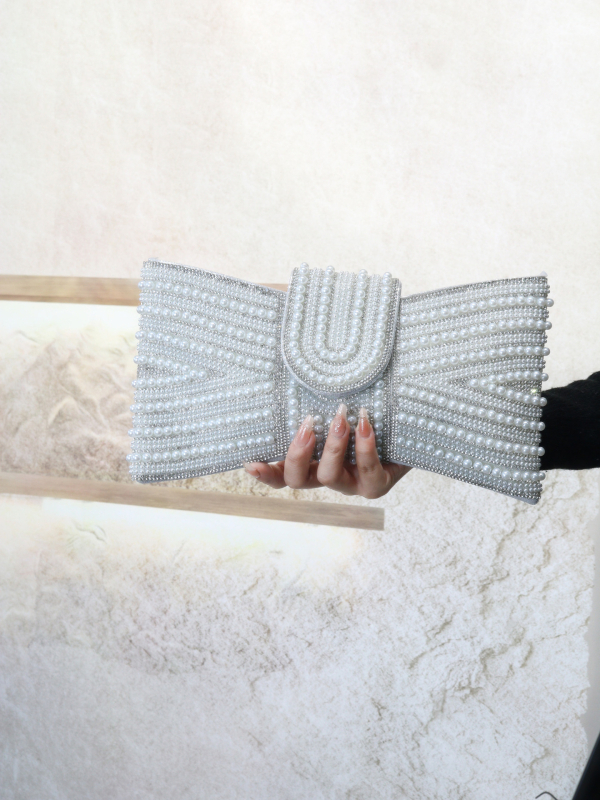 Dijamantima ukrašena večernja clutch torbica s remenom preko ramena, ženska mala torbica