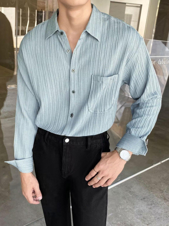 Férfi pliszírozott hosszú ujjú ing lazán szabott fazonban, gallérral, poliészter keverékből