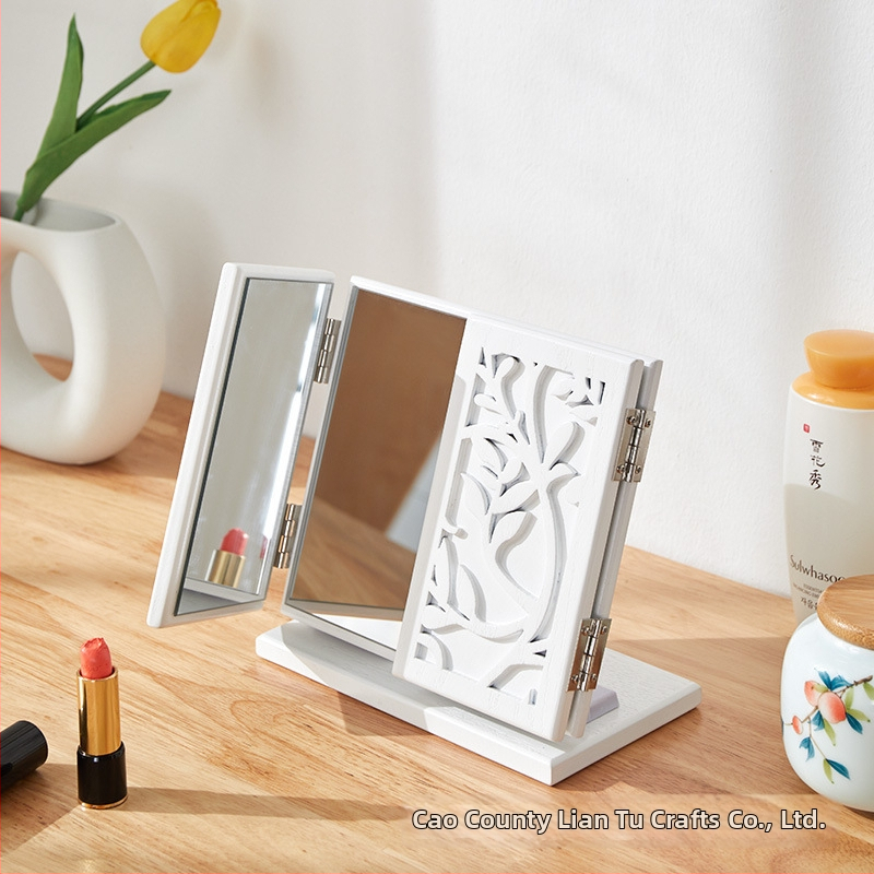 Egyszerű fa sminktükör asztali használatra, függőleges elrendezés, háromoldalas összecsukható sminktükör faragott dizájnnal