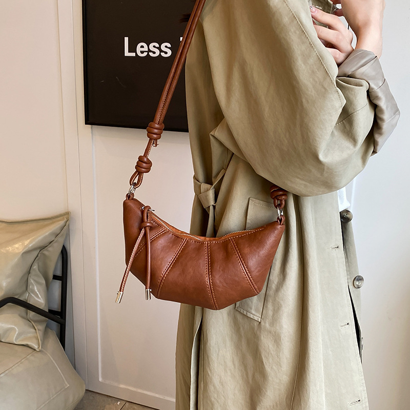 Ženska torbica u obliku kroasana, retro minimalističkog dizajna, mala veličina, crossbody torba