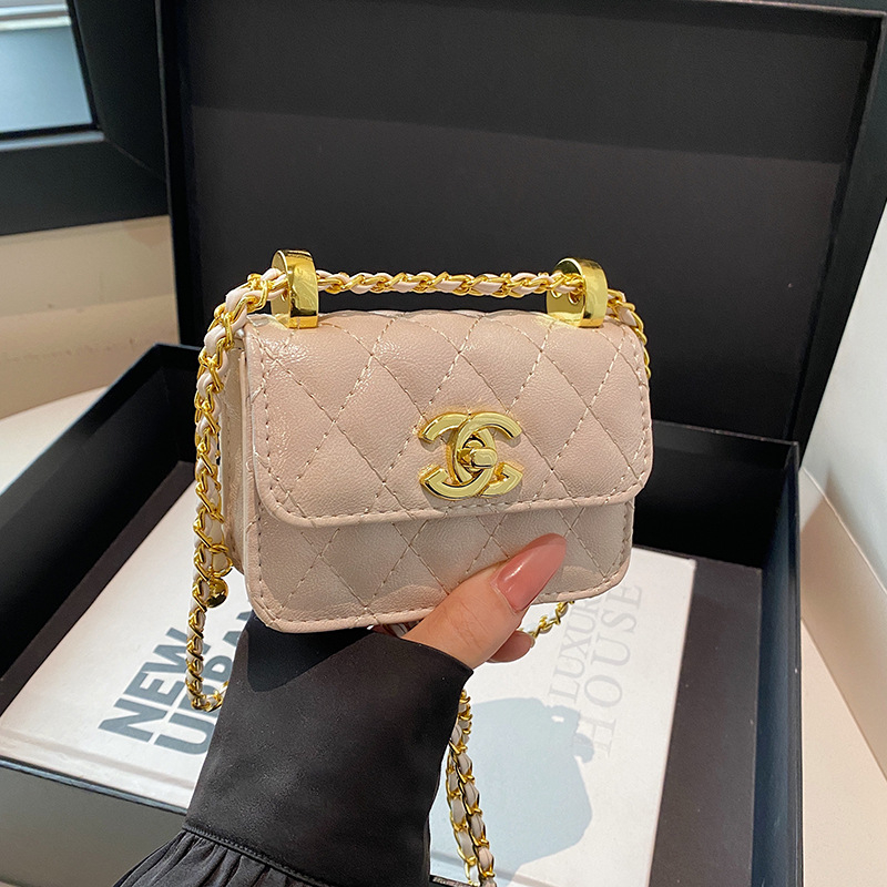 Ženska mini crossbody torba s reljefnom teksturom, kvadratnog oblika, lančani remen, svakodnevna upotreba