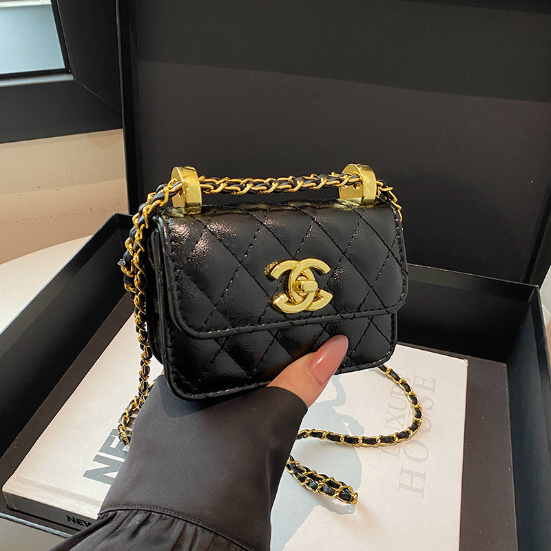 Ženska mini crossbody torba s reljefnom teksturom, kvadratnog oblika, lančani remen, svakodnevna upotreba
