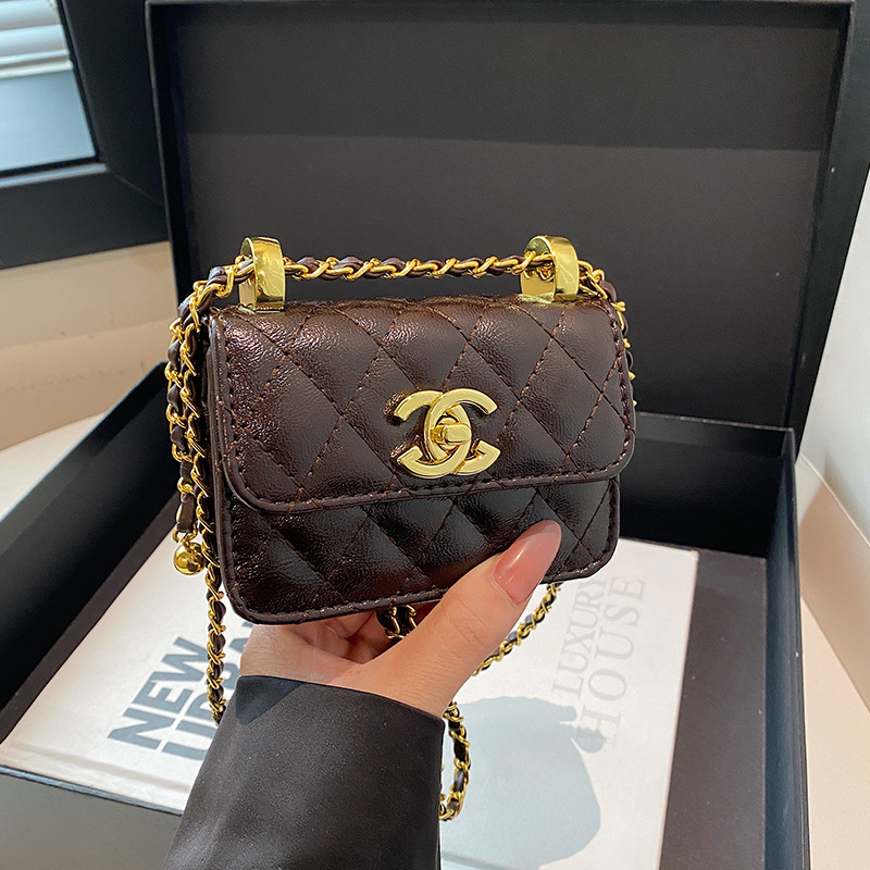 Ženska mini crossbody torba s reljefnom teksturom, kvadratnog oblika, lančani remen, svakodnevna upotreba