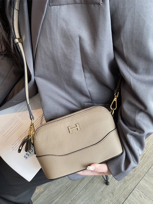 Ženska mala kožna crossbody torbica, 2026 modni trend, praktična torbica za telefon, za rameno