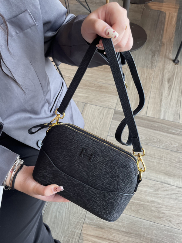 Ženska mala kožna crossbody torbica, 2026 modni trend, praktična torbica za telefon, za rameno