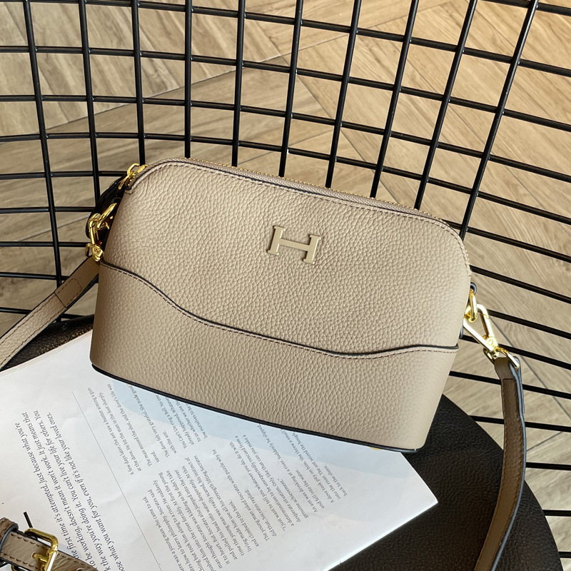 Ženska mala kožna crossbody torbica, 2026 modni trend, praktična torbica za telefon, za rameno