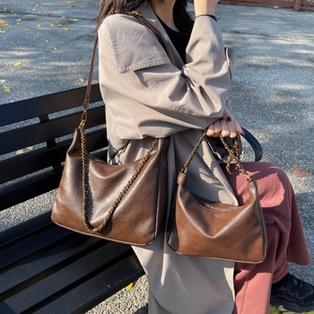 Ženska torba velikog kapaciteta s lančanim remenom, jesen-zimska moda; retro svestrana crossbody torba i tote torba.