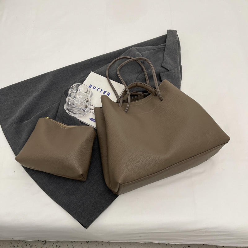 Vintage ženska torba velikog kapaciteta uz usklađeni etui, elegantna i jedinstvena, nosiva u ruci ili preko ramena, za svakodnevnu uporabu