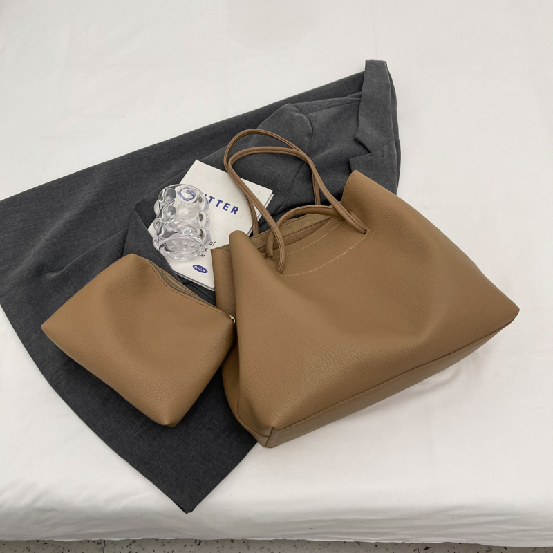 Vintage ženska torba velikog kapaciteta uz usklađeni etui, elegantna i jedinstvena, nosiva u ruci ili preko ramena, za svakodnevnu uporabu