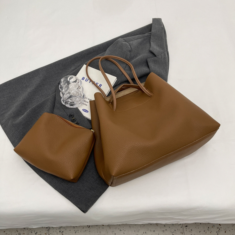Vintage ženska torba velikog kapaciteta uz usklađeni etui, elegantna i jedinstvena, nosiva u ruci ili preko ramena, za svakodnevnu uporabu