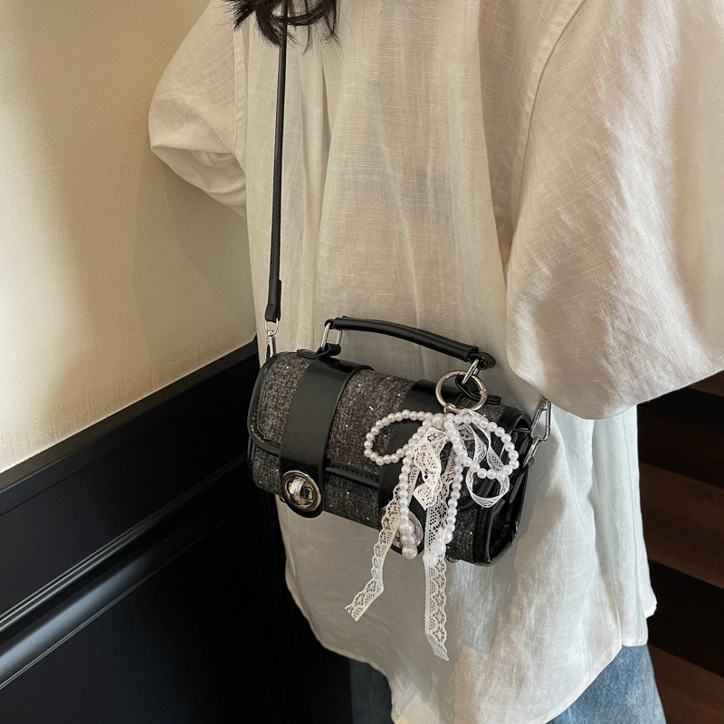 Ženska mini kvadratna PU torba s crossbody remenom, proljeće 2025, stil jastuka, podstava od najlona