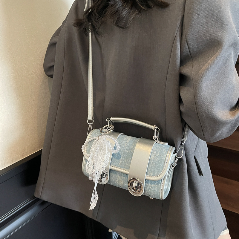 Ženska mini kvadratna PU torba s crossbody remenom, proljeće 2025, stil jastuka, podstava od najlona