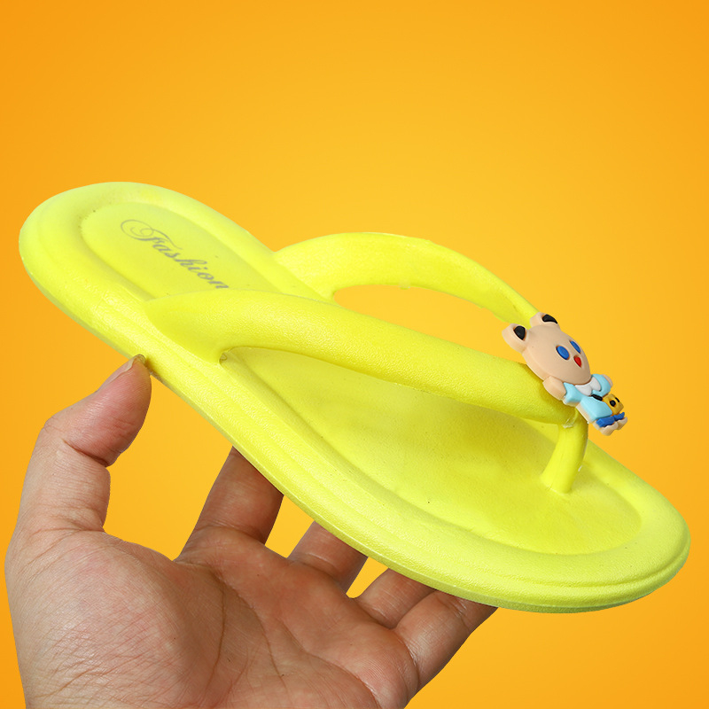 Rajzfilmszínű gyerek flip-flopok, cukorka színűek, puha talppal, csúszásmentes, légáteresztők a strandhoz