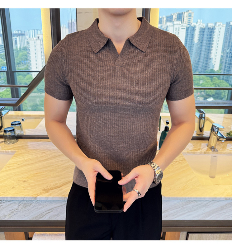 Lagana rib-pletena polo s panelima, prozračna, slim fit, kratka rukava, pamukova smjesa.