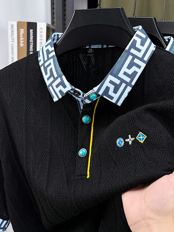 Muška pletene polo majica kratkih rukava, jacquard uzorak, polo ovratnik, slobodan kroj, prozračan ljetni komad