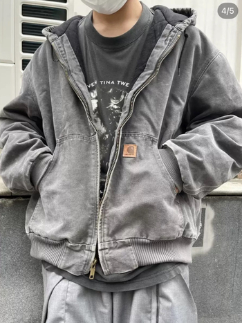 Férfi munkás kabát kapucnival, distressed hatású, vastag béleléssel készült pamut-poliészter keverék, cipzárral záródó